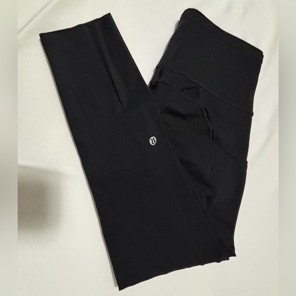 Lululemon Base pace Leggings 23” (with pockets) - Picture 2 of 5